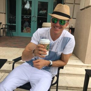 Meet your Posher, Adrian